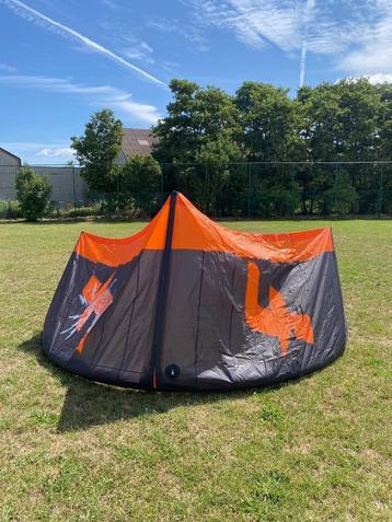 Nieuw: F-one Bandit S4 9m 2023 Kite + bar en pomp beschikbaar voor biedingen