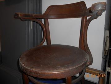 kohn & kohn stoelen beschikbaar voor biedingen