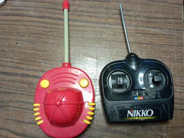  2 afstandsbedieningen Nikko/Landsay RC auto beschikbaar voor biedingen