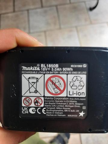 2 accu makita Bl1850B + chargeur dc18rd, Enlèvement