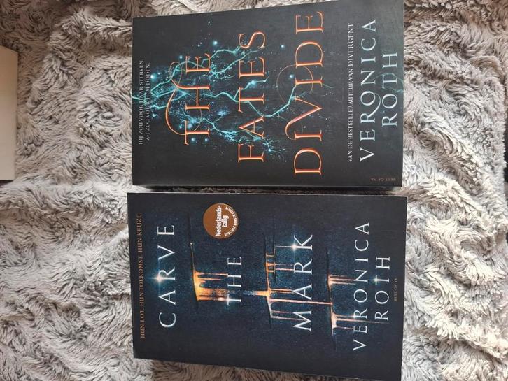 Carve the mark serie van Vernoica Roth, Boeken, Fantasy, Zo goed als nieuw, Ophalen of Verzenden