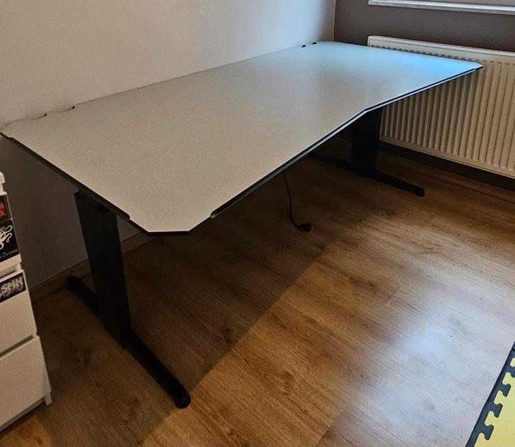 Professioneel Bureau - Trespa Volkern, Huis en Inrichting, Bureaus, Zo goed als nieuw, Bureau, In hoogte verstelbaar, Ophalen