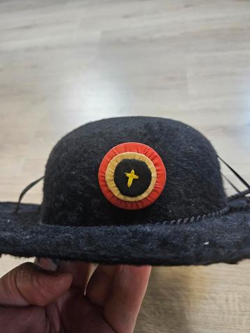 Belgische hoed aalmoezenier  beschikbaar voor biedingen