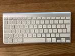 Apple draadloos toetsenbord, Computers en Software, Ophalen, Azerty, Zo goed als nieuw, Draadloos
