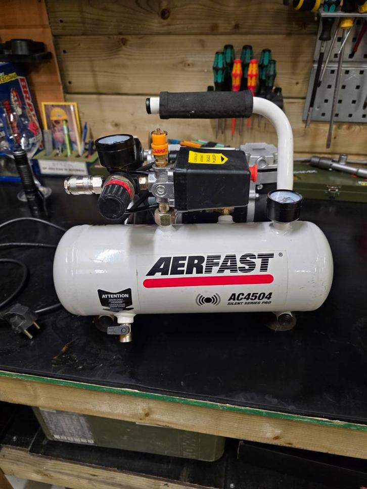 Aerfast ac4505 silent pro compressor, Doe-het-zelf en Bouw, Compressors, Zo goed als nieuw, 6 tot 10 bar, Minder dan 25 liter
