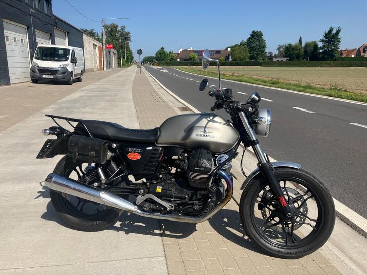 Moto Guzzi V7 stone 2018 in goede staat, Motoren, Motoren | Moto Guzzi, Bedrijf, Naked bike, 12 t/m 35 kW, 2 cilinders, Minimaal motorrijbewijs A2