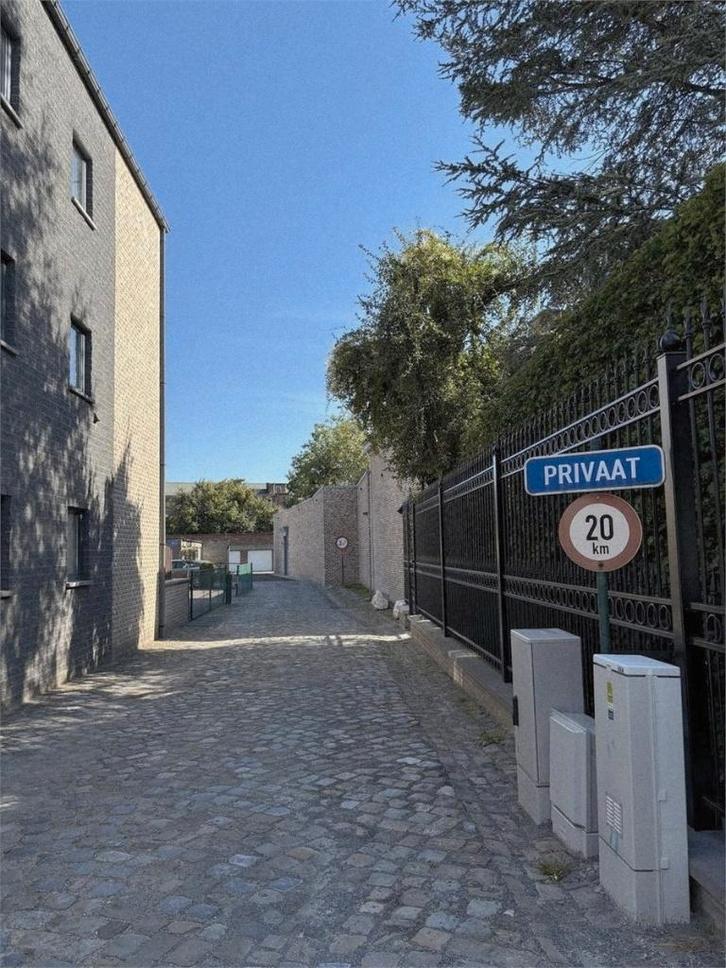 Autostaanplaats te huur Hasselt, Auto diversen, Autostaanplaatsen en Garages