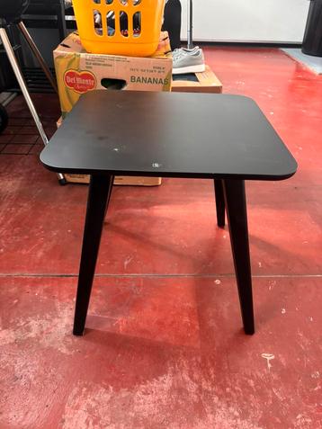 Bijzet tafel beschikbaar voor biedingen