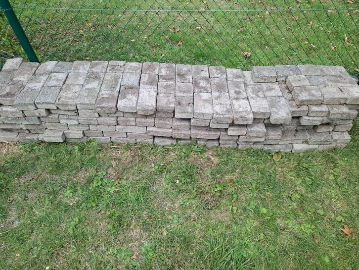 Gratis betonklinkers 12 breed 6 hoog, Tuin en Terras, Tegels en Klinkers, Gebruikt, Ophalen