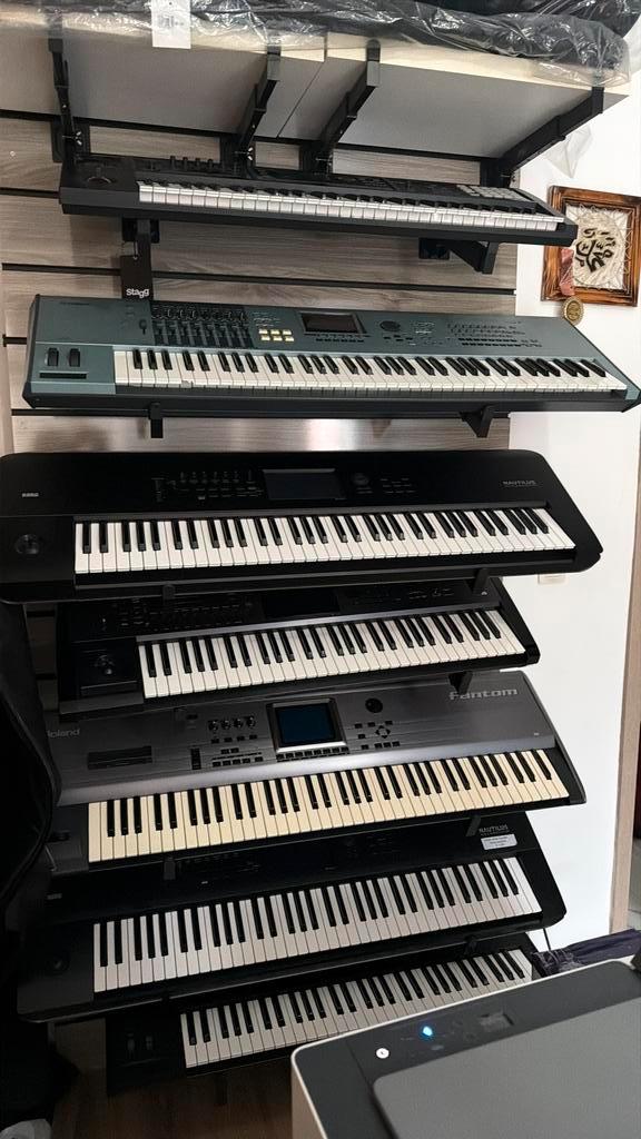 Verschillende synthesizers Met Garantie, Muziek en Instrumenten, Synthesizers, Gebruikt, Korg, Met midi-aansluiting, Ophalen