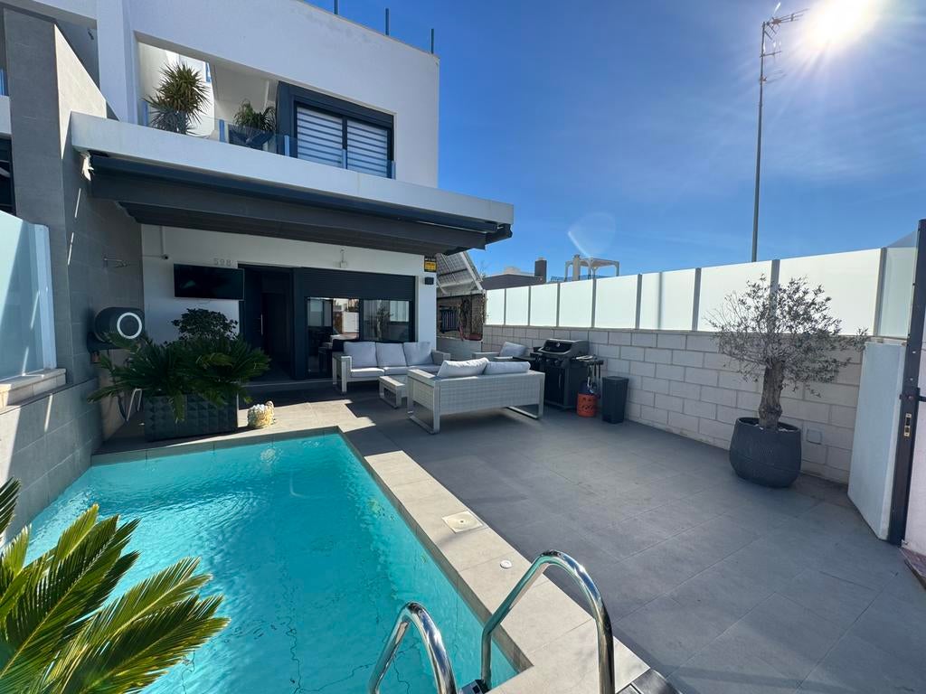 Woning met prive zwembad en onderbouw, Immo, Buitenverblijven te koop