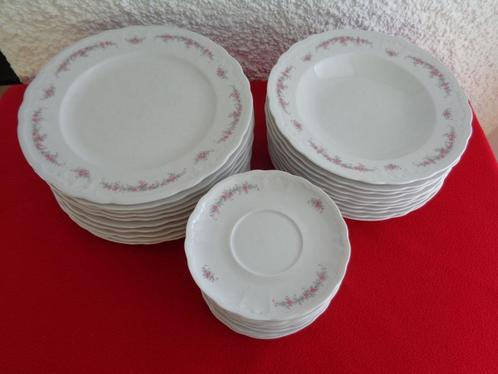 Assiettes services anciennes.32 pièces., Antiek en Kunst, Antiek | Servies los, Ophalen of Verzenden