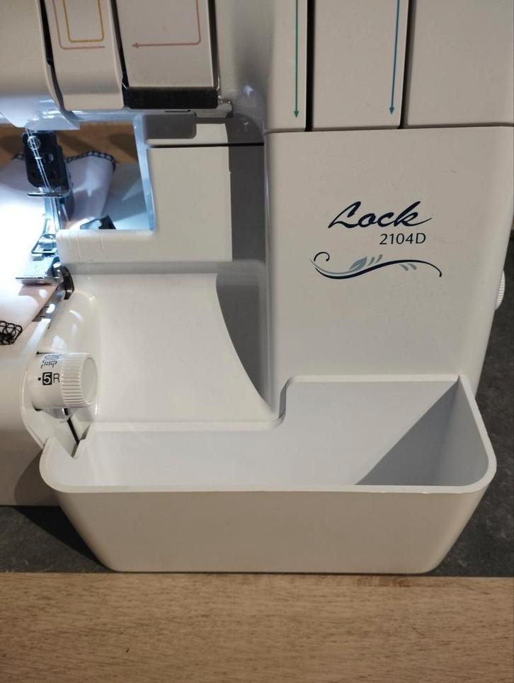 Brother Overlock 2104D, Hobby en Vrije tijd, Naaimachines en Toebehoren, Gebruikt, Brother, Ophalen
