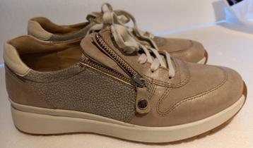 Damessneakers taupe Engelse maat 7 (40.5) wijdte H  beschikbaar voor biedingen