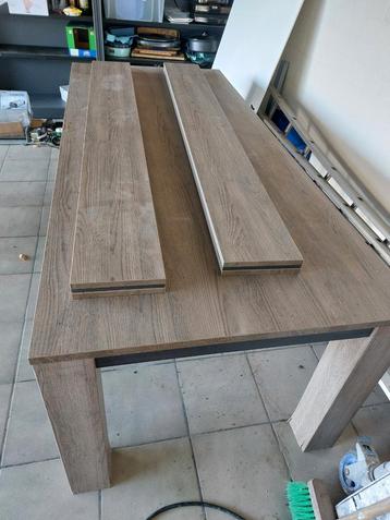 Eetkamertafel, 2 x rekken en 6 stoelen  beschikbaar voor biedingen