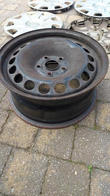 3 stalen velgen beschikbaar voor biedingen