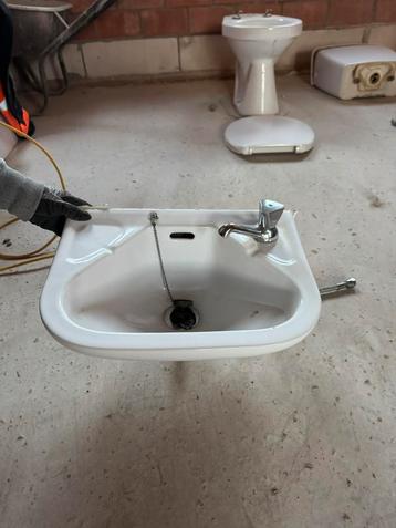 Wc lavabo, Enlèvement