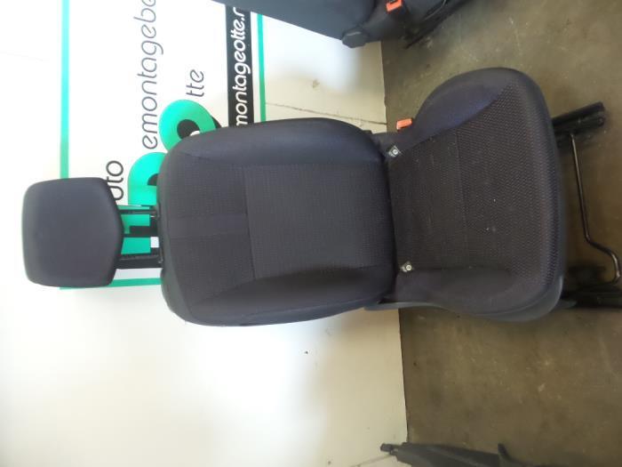 Siège droit d'un Renault Clio (Clio 3 06-), Autos : Pièces & Accessoires, Habitacle & Garnissage, Renault, Utilisé, 3 mois de garantie