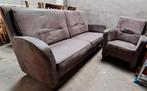 Tafel met 6 stoelen,  3zitsbank met losse stoel., Ophalen of Verzenden, Gebruikt, Hout