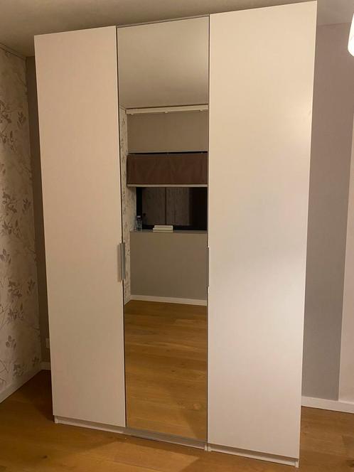 Witte kleerkast pax IKEA met spiegeldeur en accessoires, Huis en Inrichting, Kasten | Kleerkasten, Zo goed als nieuw, 200 cm of meer
