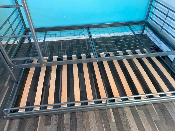 IKEA Svarta uitschuifbed voor onder bed, Huis en Inrichting, Slaapkamer | Bedden, Gebruikt, Eenpersoons, 90 cm, 200 cm, Metaal