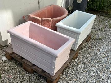Betonnen bloembak  beschikbaar voor biedingen