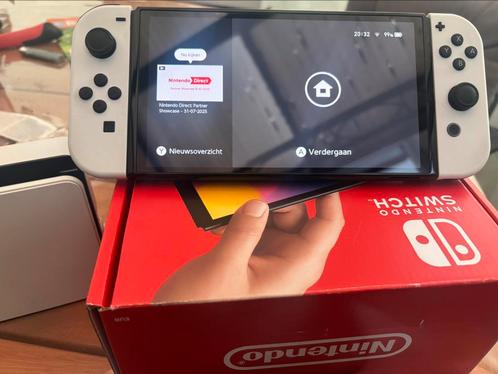 Switch OLED + extra’s, Games en Spelcomputers, Spelcomputers | Nintendo Switch, Nieuw, Switch OLED, Met 2 controllers, Met games