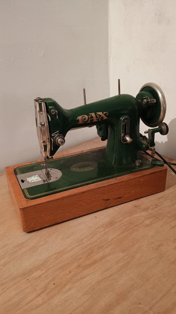 Déco vintage - Machine à coudre ancienne - deco vitrine, Hobby & Loisirs créatifs, Machines à coudre & Accessoires, Comme neuf