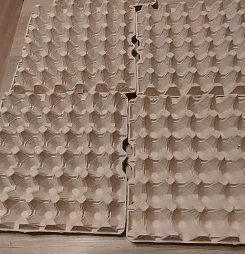 Lege eierdozen beschikbaar voor biedingen