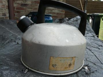 Oude fluitketel in aluminium +/- 2,5 l beschikbaar voor biedingen