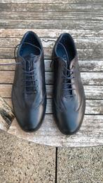 Nouvelles chaussures classiques., Enlèvement