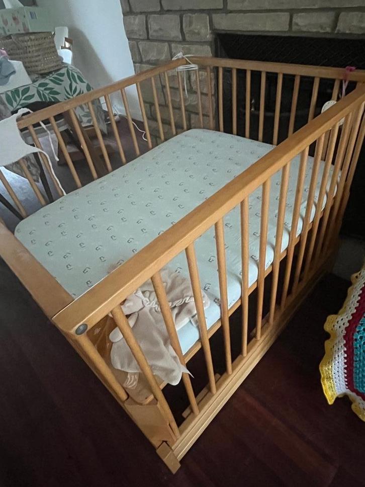 Parc en bois bébé, Kinderen en Baby's, Babyparken, Gebruikt, Rechthoekig, In hoogte verstelbaar, Boxkleed, Ophalen