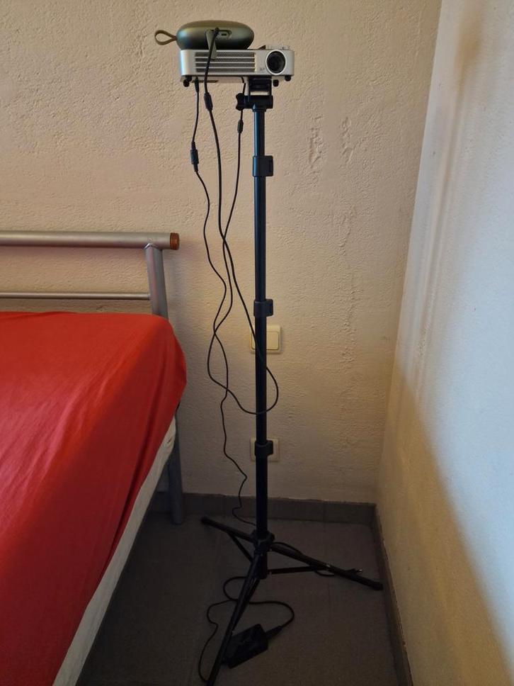 Vivitek Qumi draagbare projector + alle accessoires, Audio, Tv en Foto, Beamers, Ophalen of Verzenden