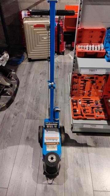 Krachtige pneumatische garage krik 60 Ton  beschikbaar voor biedingen