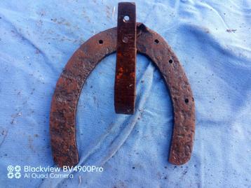 fer à cheval porte manteau beschikbaar voor biedingen