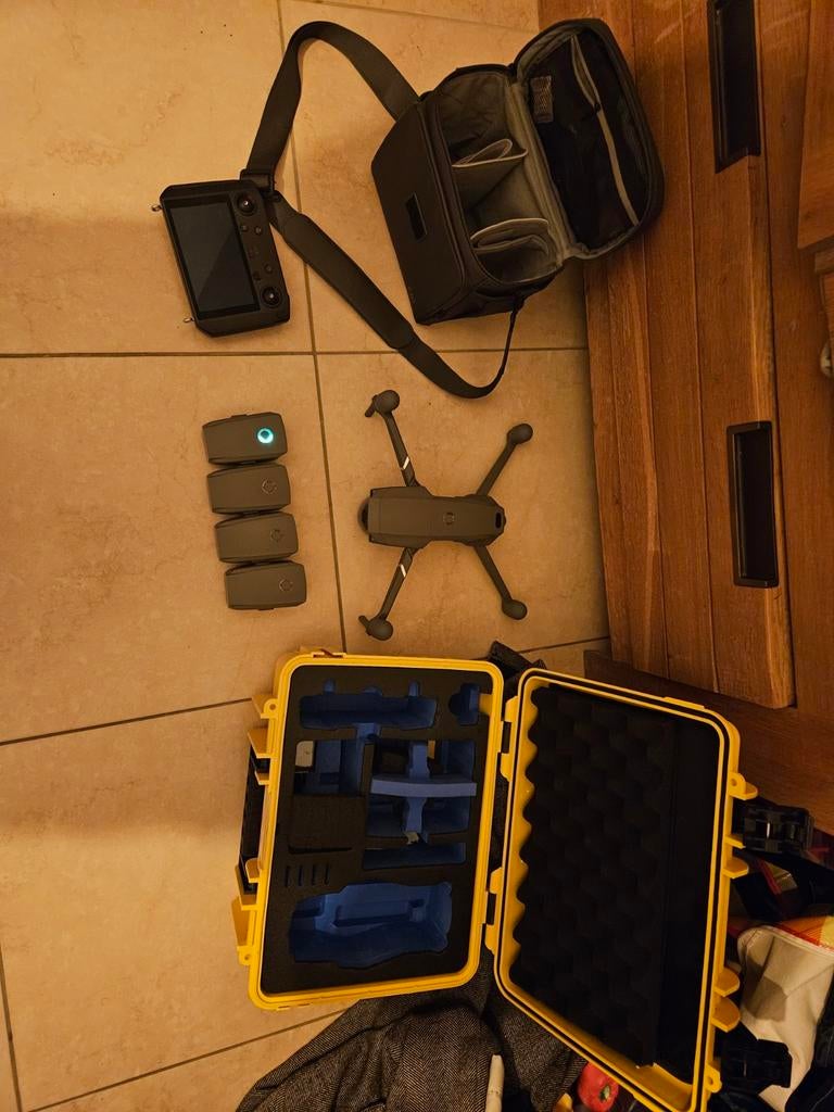 Dji mavic 2 zoom met 5 batterijen flightcase en tas, TV, Hi-fi & Vidéo, Drones, Enlèvement