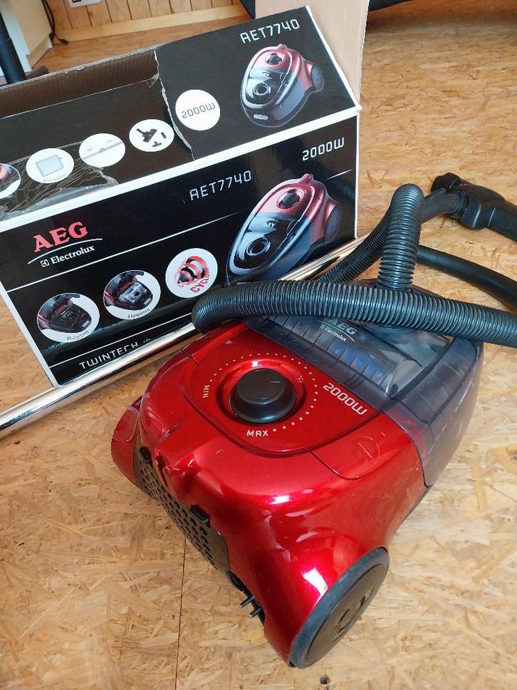 Aspirateur traineau AEG super puissant, Elektronische apparatuur, Stofzuigers, Gebruikt, Stofzuiger, 2000 watt of meer, Stofzak