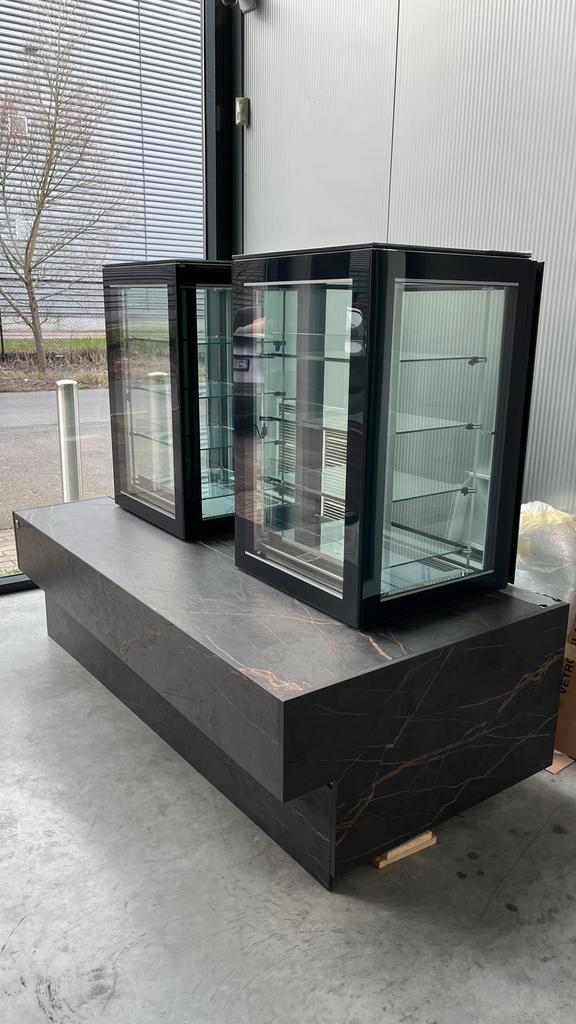 Ifi pivot showkast koelmeubel, Huis en Inrichting, Kasten | Vitrinekasten, Ophalen of Verzenden