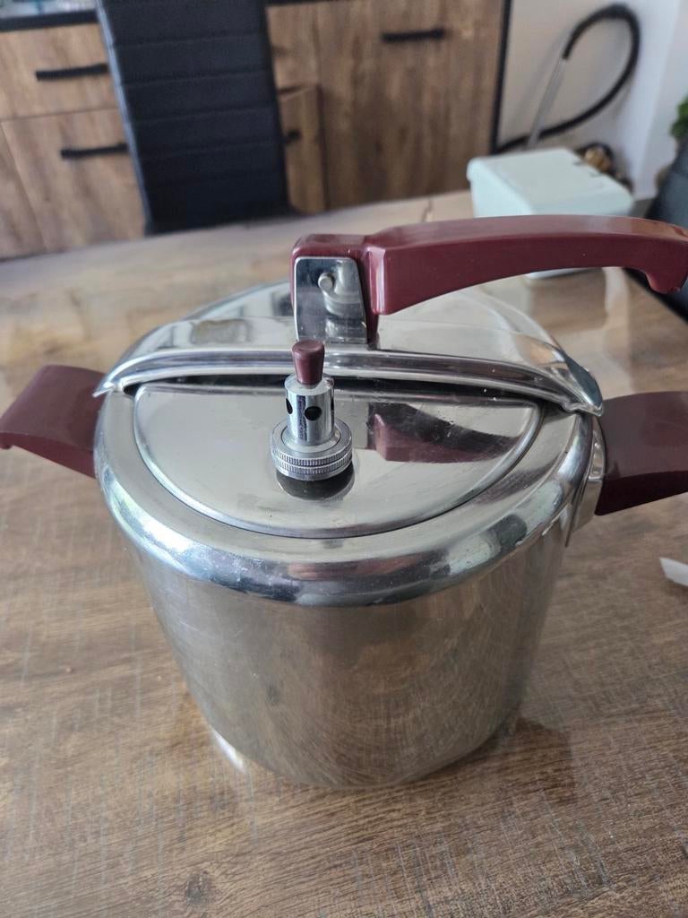 Autocuiseur Trinoxia Sprint • Calderoni Fratelli • Inox 18/1, Maison & Meubles, Cuisine | Casseroles & Poêles, Enlèvement ou Envoi