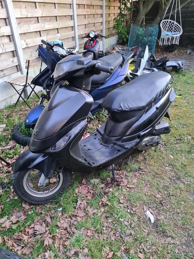 Trottinette Peugeot V clic 50cc, toutes les pièces sont disp, Vélos & Vélomoteurs, Enlèvement ou Envoi