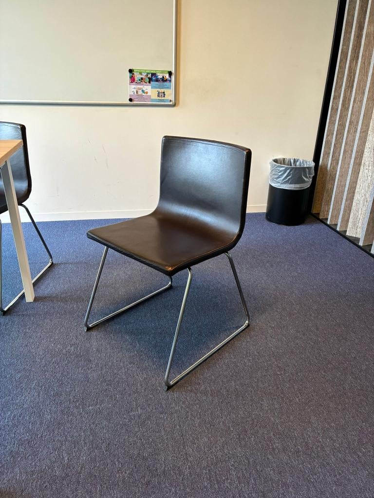 10 Donker bruine stoelen, Huis en Inrichting, Stoelen, Ophalen, Overige materialen, Bruin, Zo goed als nieuw