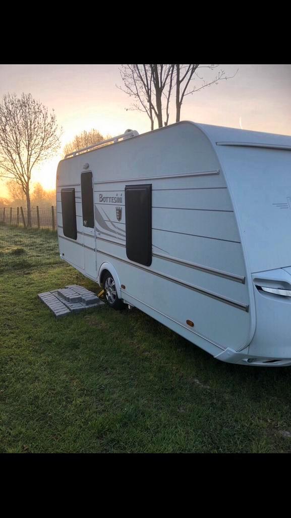 Tabbert Bottesini onberispelijke staat, Caravanes & Camping, Caravanes, Particulier, Banquette en rond, Tabbert, Grand lit, Douche