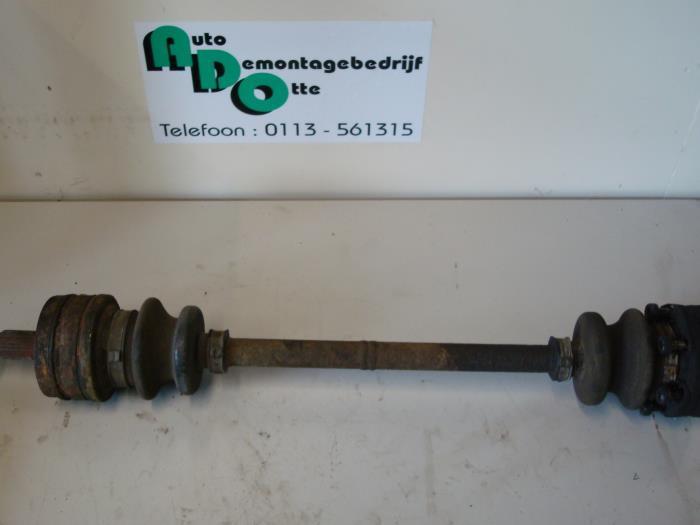 Aandrijfas links-achter van een Mercedes 200 - 500, Auto-onderdelen, Remmen en Aandrijving, Mercedes-Benz, Gebruikt, 3 maanden garantie