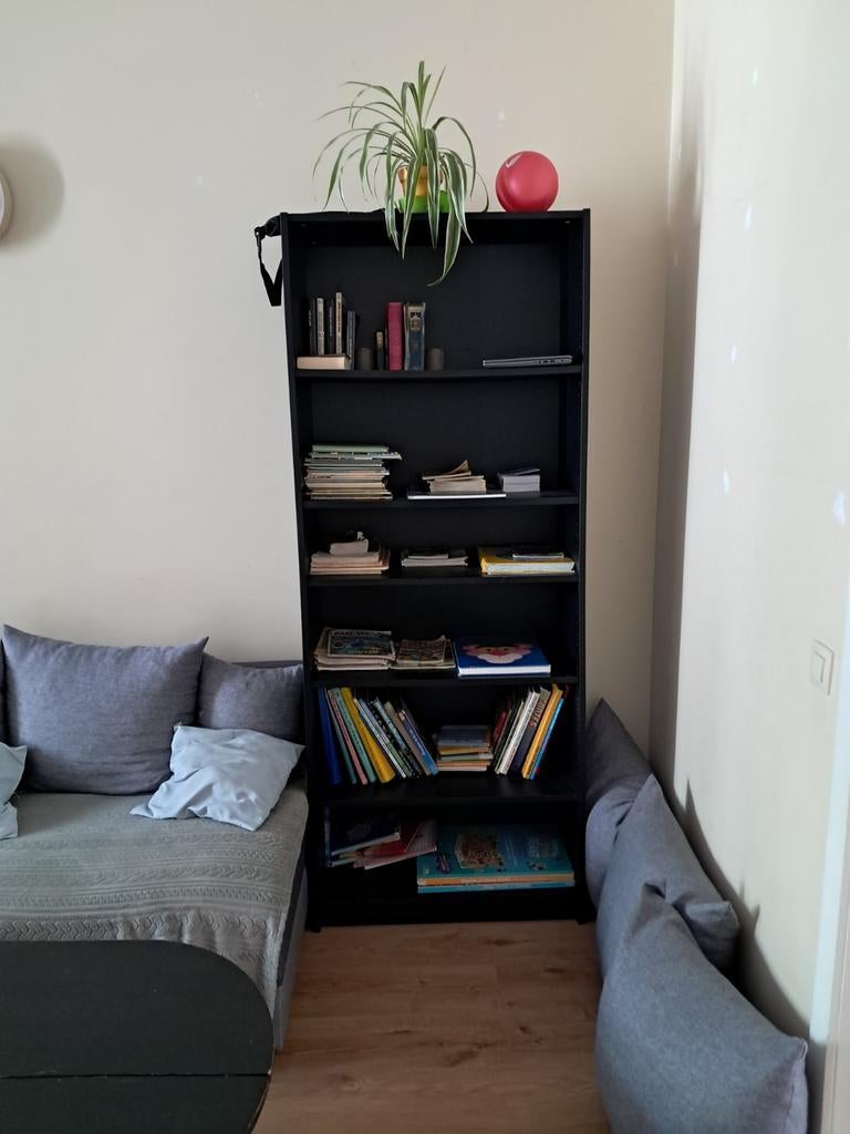 Bibliothèque Billy noire (Ikea), Maison & Meubles, Armoires | Bibliothèques, Enlèvement, Comme neuf