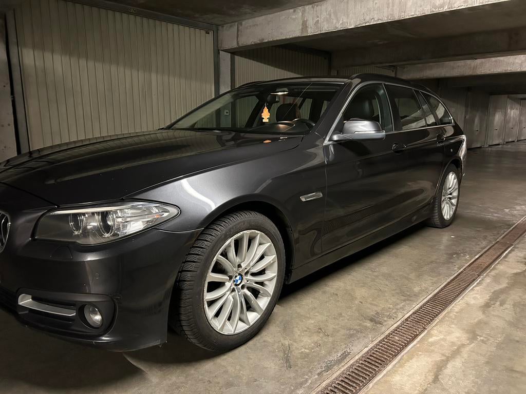525d Euro-6b Xénon 2015 292 000 km, Autos, BMW, Cuir, Boîte manuelle, Noir, Particulier