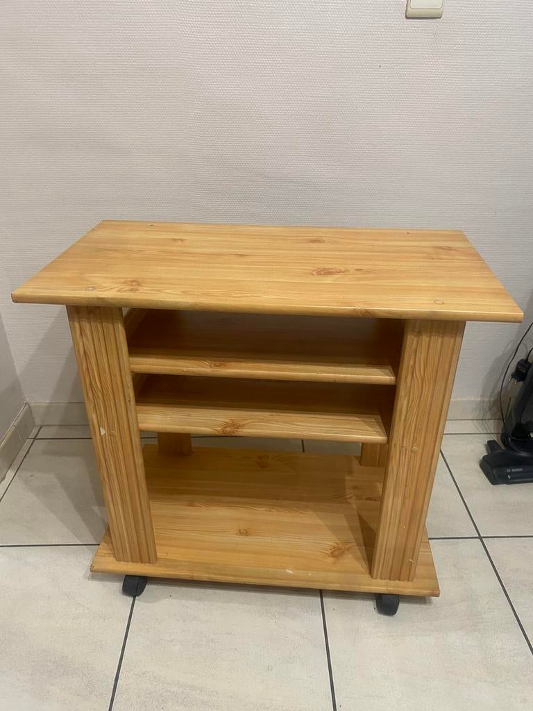 Wooden table with wheels, Ophalen, Minder dan 50 cm, Gebruikt, 50 tot 100 cm