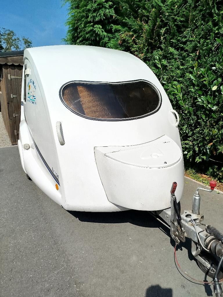 Caravane Pluma -750 kg avec auvent, Coin salon convertible, Jusqu'à 4 m, Particulier, 500 - 750 kg