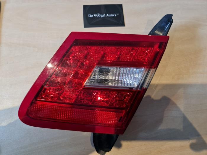 Achterlicht links van een Mercedes E-Klasse, Gebruikt, -, Ophalen of Verzenden, -