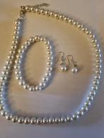 Parure "boucles d'oreilles, collier,...", Bijoux, Sacs & Beauté, Colliers, Envoi, Neuf, Blanc, Autres matériaux