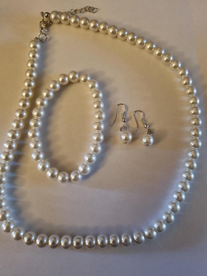 Parure "boucles d'oreilles, collier,...", Bijoux, Sacs & Beauté, Colliers, Neuf, Autres matériaux, Blanc, Envoi